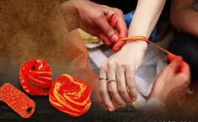 कलावा उतारने के बाद भूलकर भी न करें ये 1 काम, अनजाने में की गई ये गलती छीन सकती है सुख-चैन