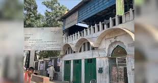 प्रयागराज रेलवे स्टेशन के बगल में बनी मस्जिद में चलेगा बुलडोजर, प्रशासन ने खाली कराने का दिया आदेश
