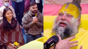 विराट कोहली पहुंचे प्रेमानंद जी महाराज के दरबार, अनुष्का शर्मा भी दिखीं साथ