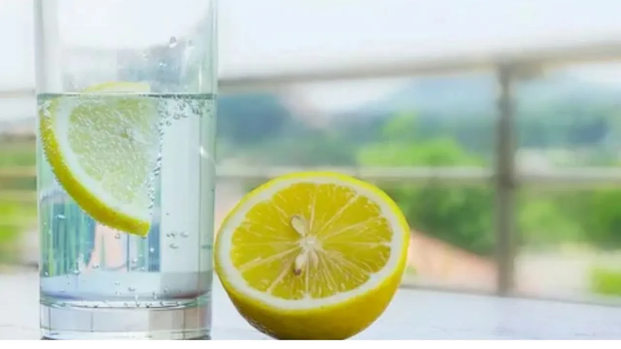 Lemon Water: हर किसी के लिए फायदेमंद नहीं नींबू पानी, इन लोगों को रहना चाहिए दूर