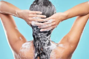 Hair Fall Tips: आपके बालों को बर्बाद कर रहे हैं ये केमिकल्स! जानें कैसे चुनें अपने बालों के लिए बेस्ट शैंपू