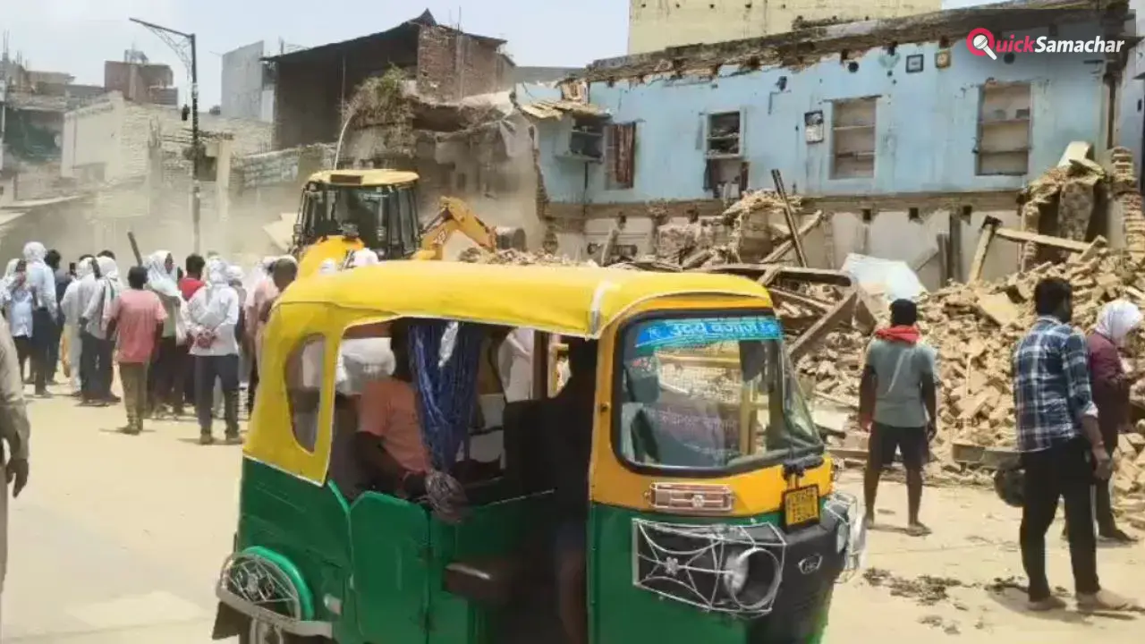 वाराणसी में ग्रैंड ओपनिंग से पहले रेस्टोरेंट पर टूटा बुलडोजर का कहर, पीडब्ल्यूडी बोला- नुकसान की भरपाई करेंगे