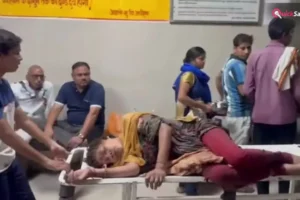 कानपुर में कुत्तों का खौफनाक हमला: तीन खूंखार रॉटविलर ने महिला को नोचा, डिलीवरी बॉय ने बचाई जान​