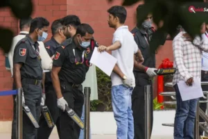 NEET UG Re-Exam: हाथरस में नीट की पुनर्परीक्षा को लेकर सुरक्षा सख्त, परीक्षा केंद्रों पर 200 पुलिसकर्मी तैनात​