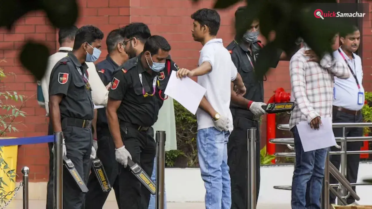 NEET UG Re-Exam: हाथरस में नीट की पुनर्परीक्षा को लेकर सुरक्षा सख्त, परीक्षा केंद्रों पर 200 पुलिसकर्मी तैनात​