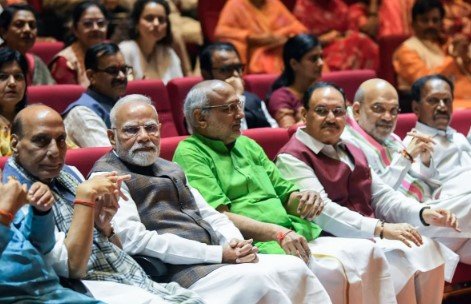 विपक्षी दलों में बगावत से बदला संसद का गणित, परिसीमन बिल पास कराने से अब कुछ ही वोट दूर एनडीए
