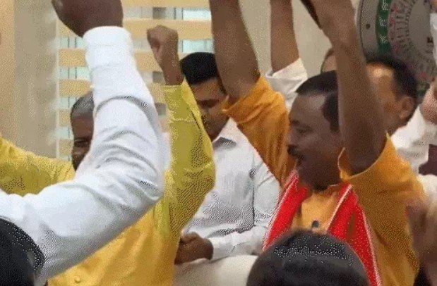 कांग्रेस उम्मीदवार की हार:भाजपा समर्थित उद्योगपति नाथवानी जीते, 12 राज्यों की 26 सीटों में से 19 NDA को