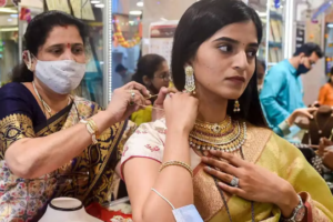 Gold Price: शांत‍ि समझौते के बाद सोने में लगातार तीसरे द‍िन तेजी, आज क्‍या है 24K, 22K और 18K गोल्‍ड का रेट​