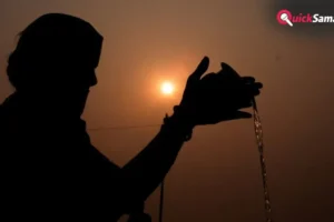 क्या शाम को सूर्य देव को अर्घ्य देने से सचमुच उतर सकता है कर्ज? जानिए शास्त्रों में क्या बताया गया है​