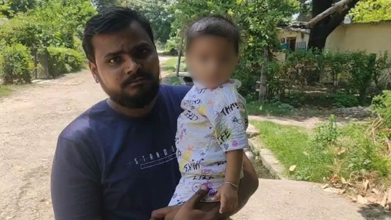 बेटी की गुल्लक तोड़ी, घर से चुराए गहने… फिर मासूम को पड़ोसियों के पास छोड़कर प्रेमी संग भाग गई कलयुगी मां​