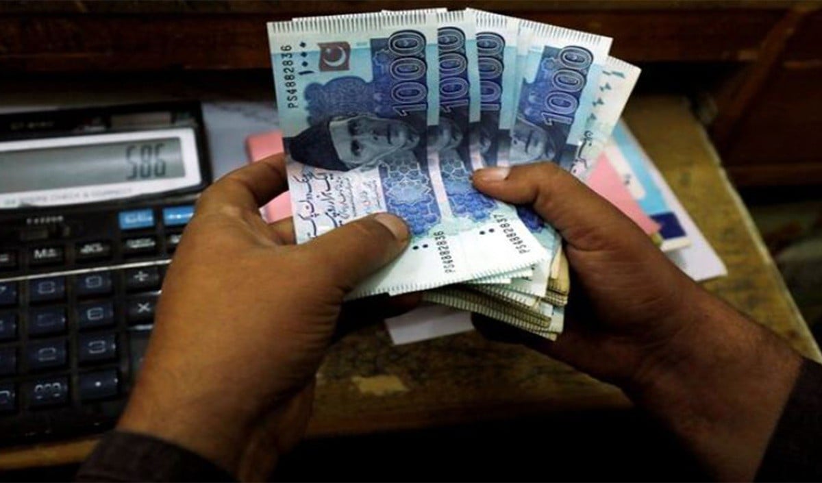 Pakistan का New Budget: आवाम पर टैक्स का बोझ, क्या IMF को खुश करने में जुटी है सरकार?​