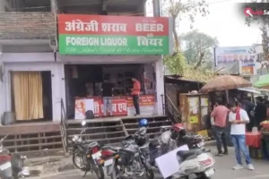 शराब की दुकानों के बाहर लगी भींड तो निलंबित होगा लाइसेंस, प्रयागराज के डीएम का सख्त आदेश​