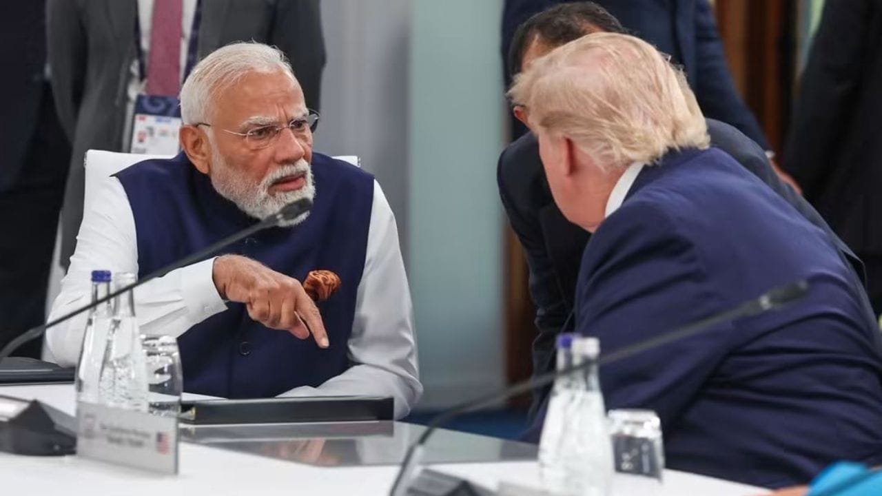 ग्लोबल ट्रेड वॉर के बीच ट्रंप-मोदी की नई केमिस्ट्री, संभलकर आगे बढ़ रहा भारत!