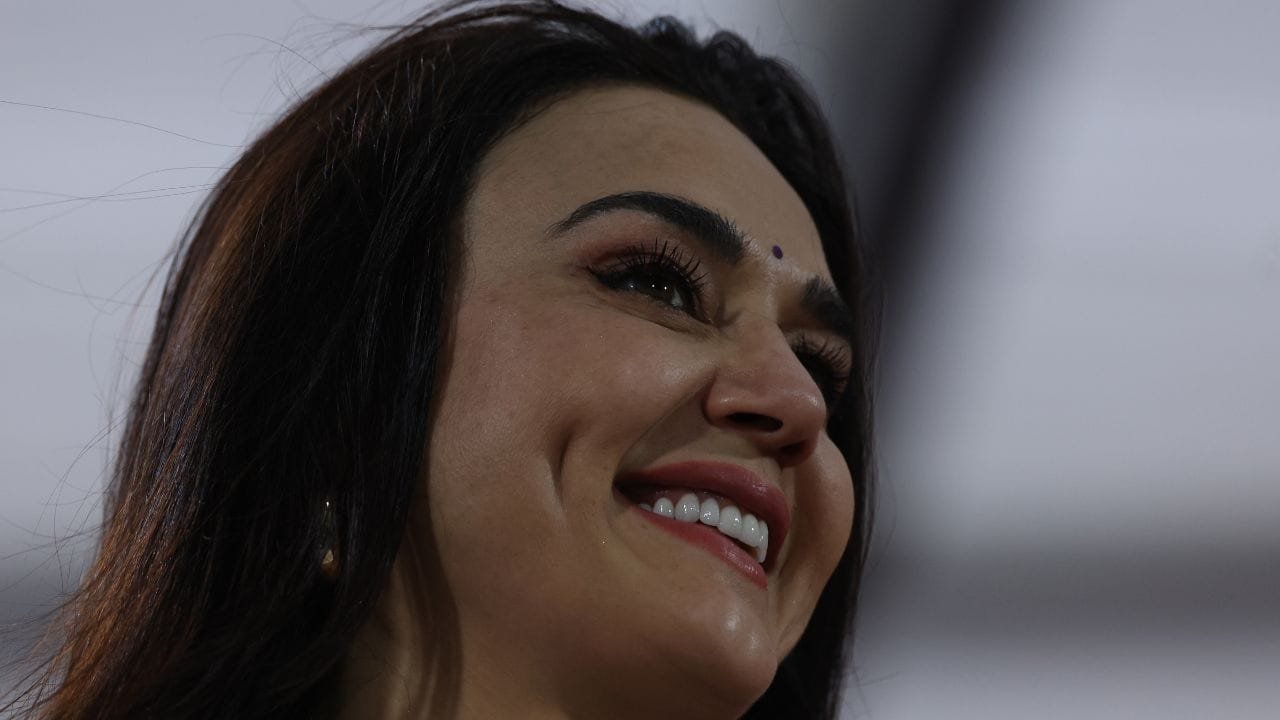 पहले 18.5 करोड़ में बेचा अपना फ्लैट, अब 2 साल तक किराए के घर में रहेंगी प्रीति जिंटा!