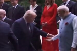 G-7 में सीढ़ियों पर लड़खड़ाए Trump, PM Modi ने गिरने से बचाया!​