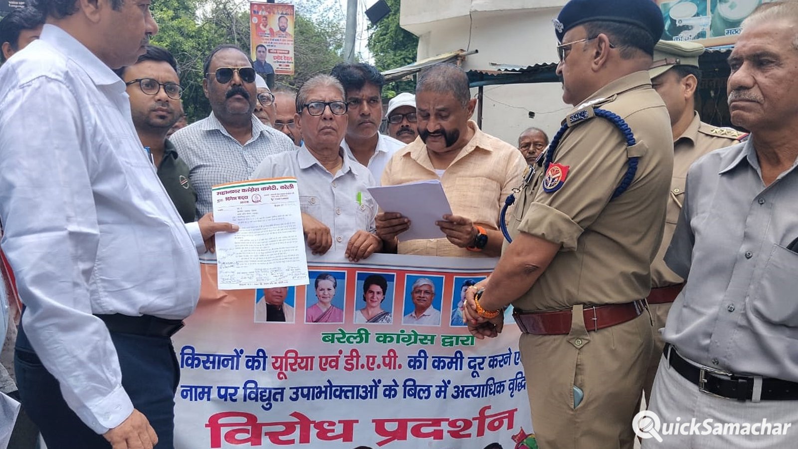 Bareilly News : खाद संकट और स्मार्ट मीटर को लेकर कांग्रेसियों का प्रदर्शन Bareilly News : खाद संकट और स्मार्ट मीटर को लेकर कांग्रेसियों का प्रदर्शन