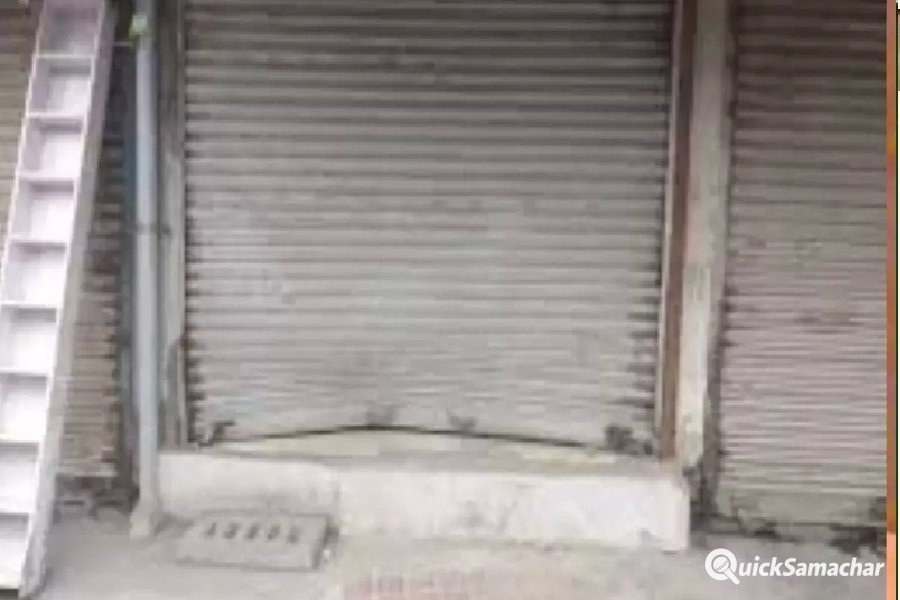 दुकान थी बंद अंदर से आ रही थी आवाजें लोगों को हुआ शक तो खोला शटर अंदर ऐसी हालत में मिला कपल फिर जो हुआ… दुकान थी बंद अंदर से आ रही थी आवाजें लोगों को हुआ शक तो खोला शटर अंदर ऐसी हालत में मिला कपल फिर जो हुआ…