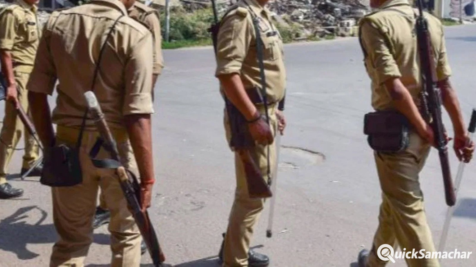 Pilibhit News : प्रेमिका संग लौटे युवक की पहले पिटाई, फिर फंदे से लटका..पुलिस ने बचाई जान Pilibhit News : प्रेमिका संग लौटे युवक की पहले पिटाई, फिर फंदे से लटका..पुलिस ने बचाई जान