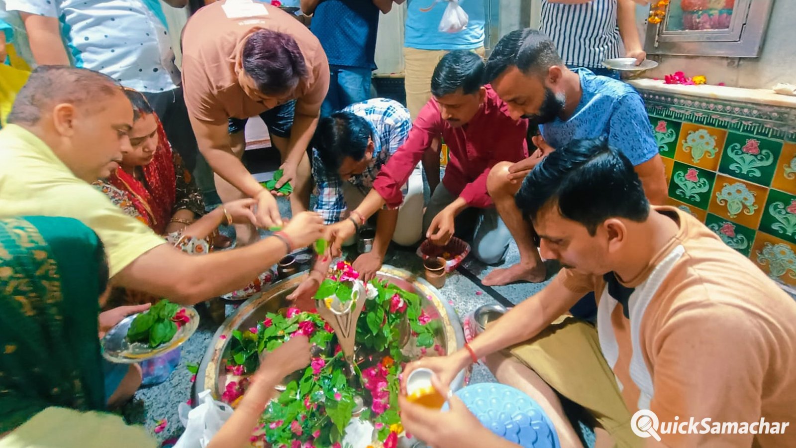Shahjahanpur News : सावन के पहले दिन जय शिव शंकर के उदघोष गूंजे शिवालयमंदिरों में उमड़े श्रद्धालु, किया जलाभिषेक Shahjahanpur News : सावन के पहले दिन जय शिव शंकर के उदघोष गूंजे शिवालयमंदिरों में उमड़े श्रद्धालु, किया जलाभिषेक