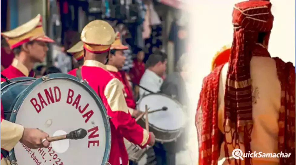 घोड़ी पर बैठे रहे दूल्हे राजा, बैंड वालों को थाने पकड़ कर ले गई पुलिस, जानिए क्या थी वजह घोड़ी पर बैठे रहे दूल्हे राजा, बैंड वालों को थाने पकड़ कर ले गई पुलिस, जानिए क्या थी वजह