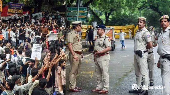 दिल्ली में फिर बवाल! हंगामे के बाद CJP की शांति की अपील, जंतरमंतर पर हाई अलर्ट, चप्पेचप्पे पर पुलिस दिल्ली में फिर बवाल! हंगामे के बाद CJP की शांति की अपील, जंतरमंतर पर हाई अलर्ट, चप्पेचप्पे पर पुलिस