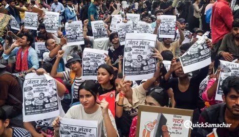‘चाहे रोके यूनिवर्सिटी या घरवाले, हम नहीं हटने वाले’, जंतरमंतर पर छात्रों का हुजूम ‘चाहे रोके यूनिवर्सिटी या घरवाले, हम नहीं हटने वाले’, जंतरमंतर पर छात्रों का हुजूम