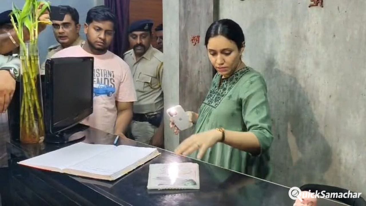 100 लड़कियां, 3 राज्य और कैफे का वो सीक्रेट केबिन… जबलपुर में देह व्यापार के बड़े नेटवर्क का भंडाफोड़ 100 लड़कियां, 3 राज्य और कैफे का वो सीक्रेट केबिन… जबलपुर में देह व्यापार के बड़े नेटवर्क का भंडाफोड़