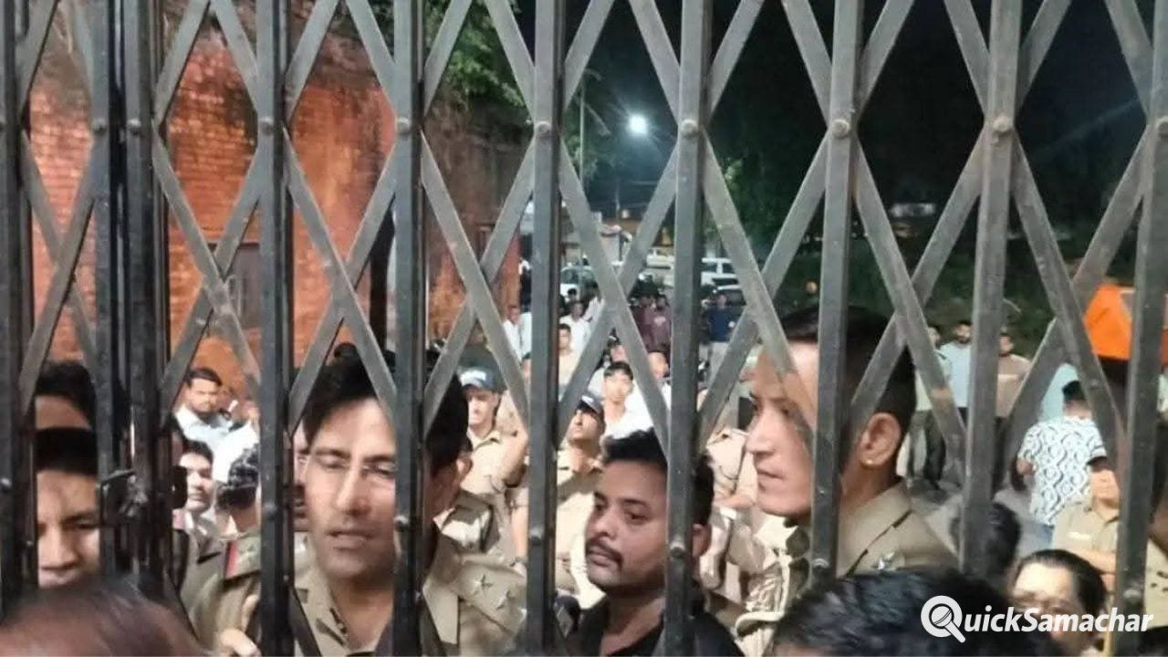 रिश्वतखोरों को किया गिरफ्तार, तो विजिलेंस टीम को ही बना दिया बंधक… 20 घंटे से अंदर फंसी टीम रिश्वतखोरों को किया गिरफ्तार, तो विजिलेंस टीम को ही बना दिया बंधक… 20 घंटे से अंदर फंसी टीम