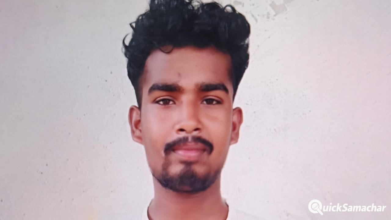 औरैया में चार्जिंग टॉर्च बनी मौत का कारण.. करंट की चपेट में आने से 19 वर्षीय युवक की दर्दनाक मौत औरैया में चार्जिंग टॉर्च बनी मौत का कारण.. करंट की चपेट में आने से 19 वर्षीय युवक की दर्दनाक मौत