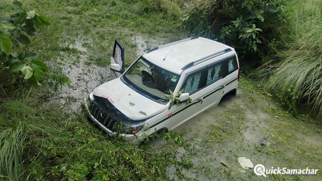 Barabanki News : बांदाबहराइच हाईवे पर नाले में गिरी अनियंत्रित कार, SDM की तत्परता से तुरंत शुरू हुआ राहत अभियान, बचा बड़ा हादसा Barabanki News : बांदाबहराइच हाईवे पर नाले में गिरी अनियंत्रित कार, SDM की तत्परता से तुरंत शुरू हुआ राहत अभियान, बचा बड़ा हादसा