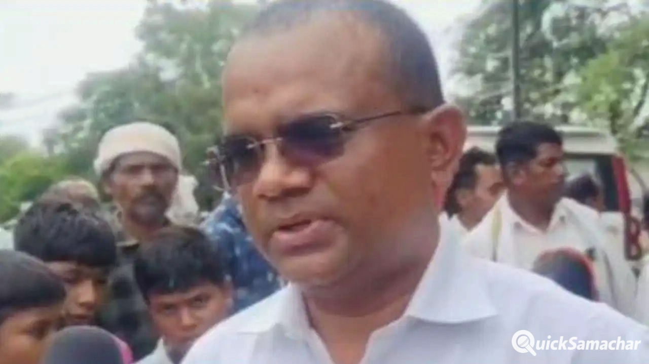 प्रिंसिपल और लेडी टीचर अकेले में बंद कमरे में…’ छिंदवाड़ा में आदिवासी छात्रों का फूटा गुस्सा, 100 किमी दूर कलेक्ट्रेट पहुंचकर खोली पोल