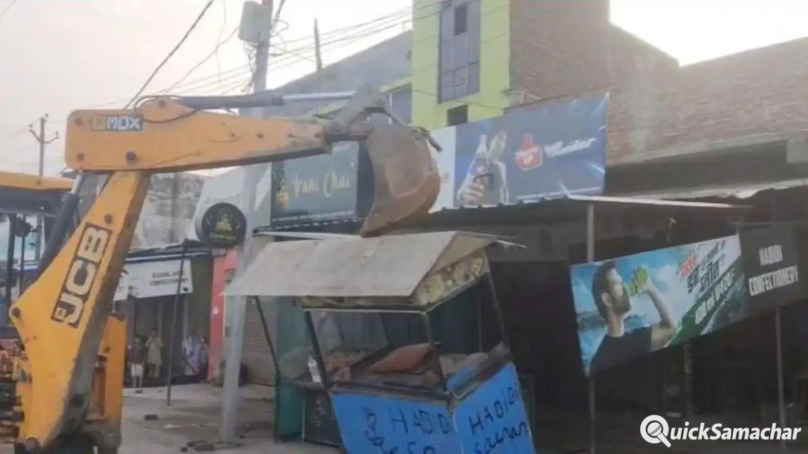 Bareilly News : बहेड़ी में बिरयानी बेचने पर बड़ा बखेड़ा, रेस्टोरेंट पर चला बुलडोजर Bareilly News : बहेड़ी में बिरयानी बेचने पर बड़ा बखेड़ा, रेस्टोरेंट पर चला बुलडोजर