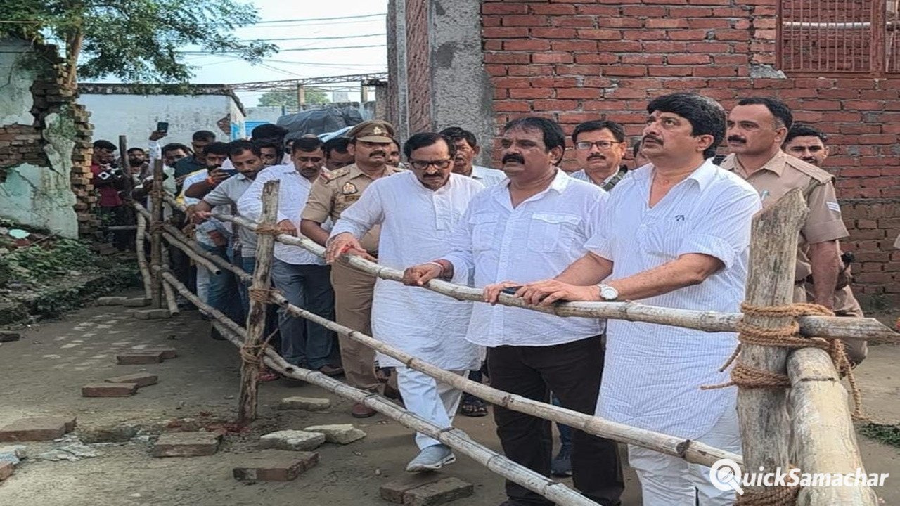 Pratapgarh News: महुली हादसे के पीड़ित परिवार से मिले राजा भैया, महिला आयोग सदस्य ने दिए जर्जर मकानों के सर्वे के निर्देश Pratapgarh News: महुली हादसे के पीड़ित परिवार से मिले राजा भैया, महिला आयोग सदस्य ने दिए जर्जर मकानों के सर्वे के निर्देश
