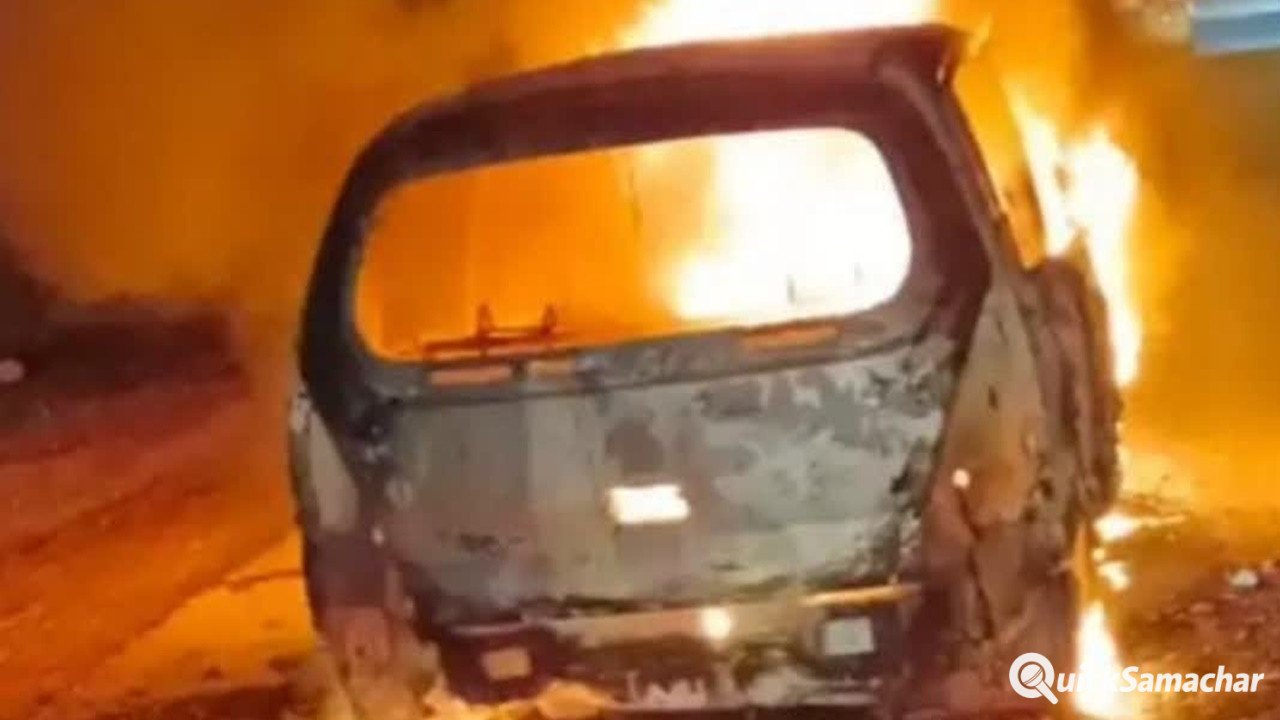 Lucknow News : सीतापुर हाईवे पर चलती कार बनी आग का गोला, युवक की जिंदा जलकर मौत Lucknow News : सीतापुर हाईवे पर चलती कार बनी आग का गोला, युवक की जिंदा जलकर मौत