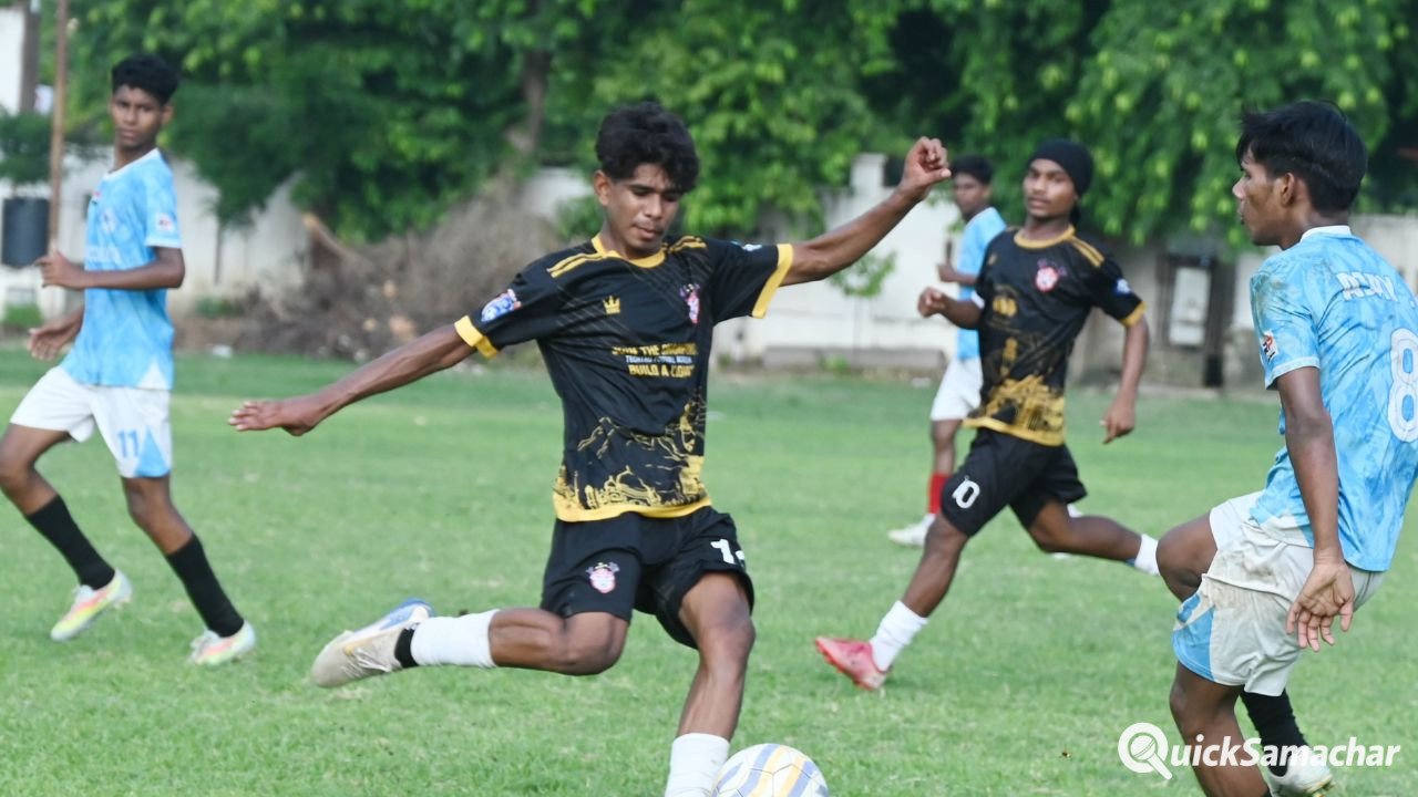 Lucknow Football League : टेक्ट्रो रिजर्व और फाल्कन क्लब की जीत के बाद सेमीफाइनल की तस्वीर साफ, जानिए कब खेला जायेगा फाइनल Lucknow Football League : टेक्ट्रो रिजर्व और फाल्कन क्लब की जीत के बाद सेमीफाइनल की तस्वीर साफ, जानिए कब खेला जायेगा फाइनल
