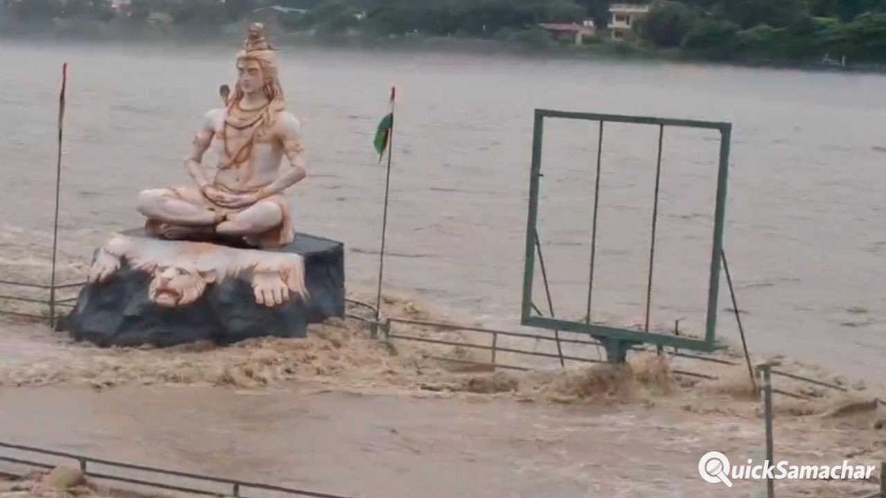 कानपुर में गंगा का रौद्र रूप, अलकनंदामंदाकिनी का जलस्तर बढ़ने से डूबे घाट; निचले इलाकों में बाढ़ जैसे हालात कानपुर में गंगा का रौद्र रूप, अलकनंदामंदाकिनी का जलस्तर बढ़ने से डूबे घाट; निचले इलाकों में बाढ़ जैसे हालात