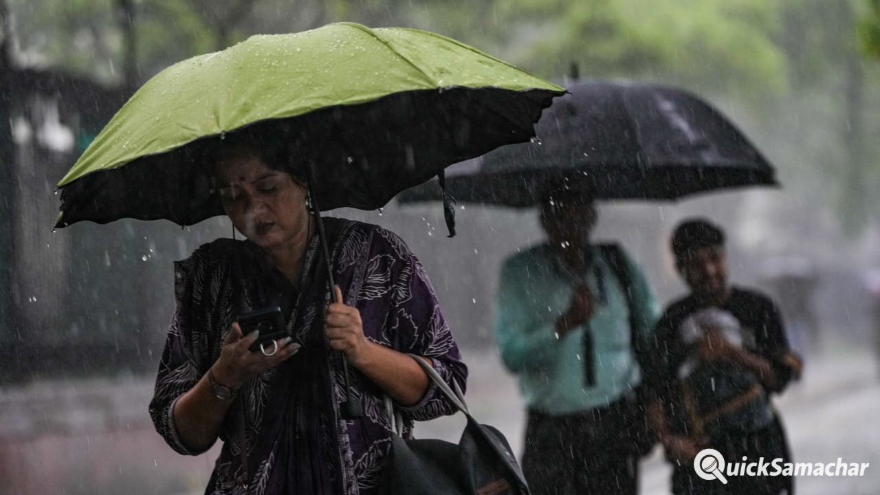 Aaj Ka Mausam: दिल्ली में आज होगी हल्की बारिश… यूपीबिहार और केरल में कहर बरपाएगा मौसम, जानें अपने राज्य का हाल Aaj Ka Mausam: दिल्ली में आज होगी हल्की बारिश… यूपीबिहार और केरल में कहर बरपाएगा मौसम, जानें अपने राज्य का हाल